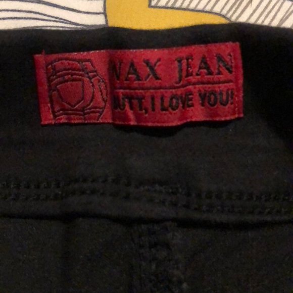 Black shorts - Picture 2 of 2